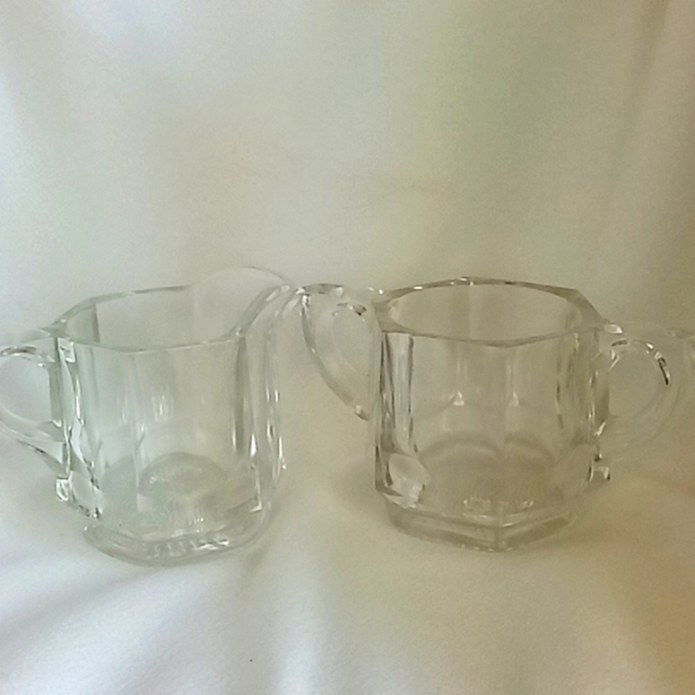 Beautiful vintage heavy glass Heisey sugar and creamer with sunburst pattern